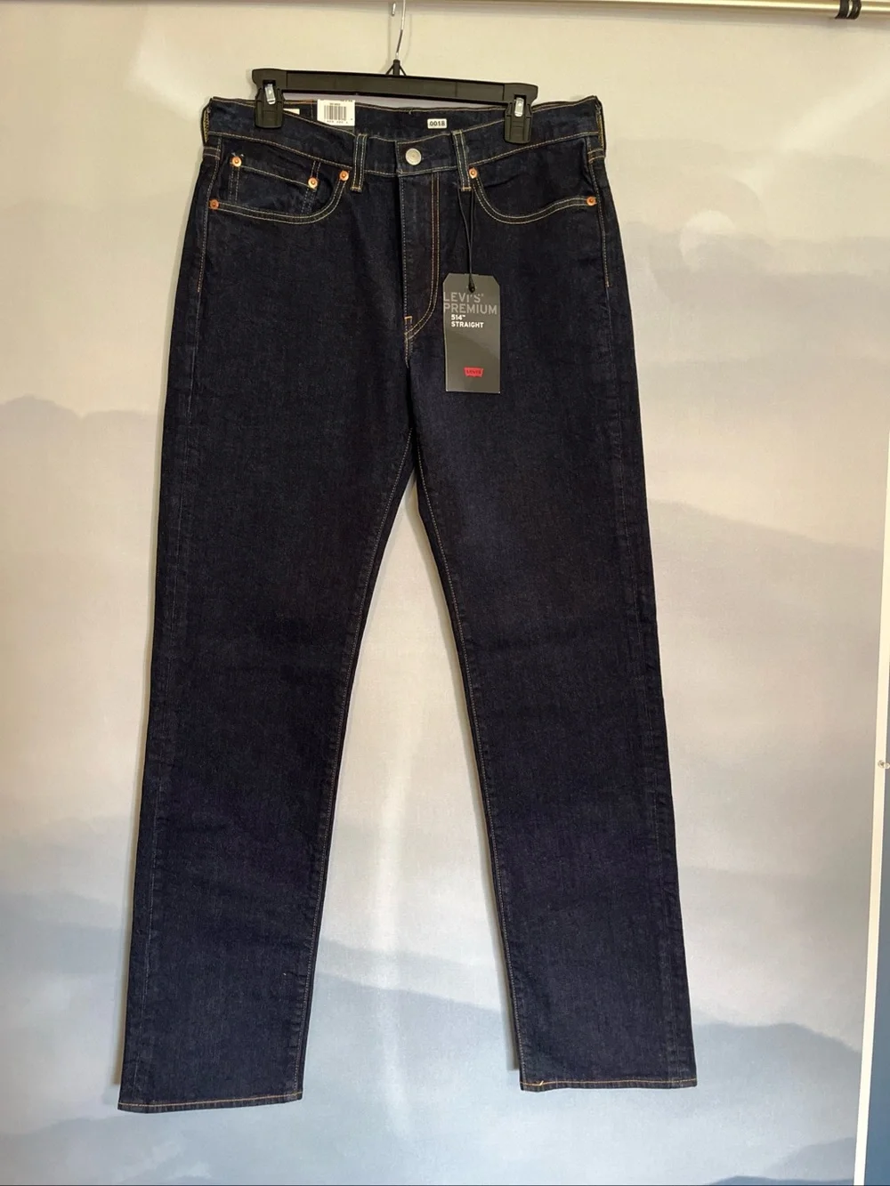 Levi’s Premium 514 Men's Dark Blue Straight Jeans 32/33 sits below the waist.